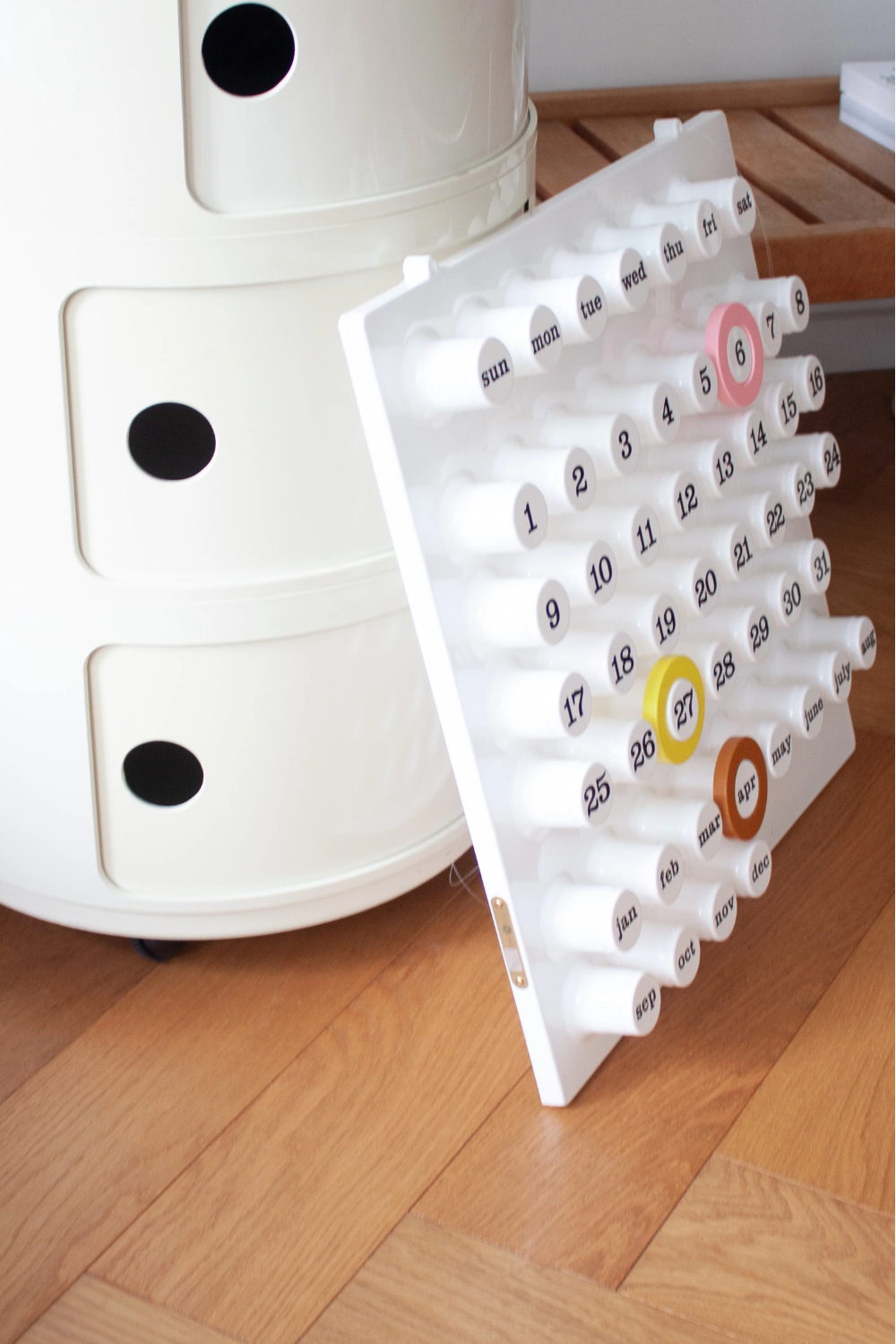 Ring-A-Date Perpetual Calendar by Giorgio Della Beffa (White)